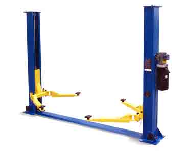 Elevador de coches de dos columnas en taller